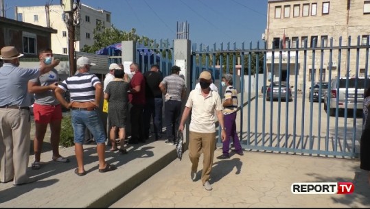8 drejtorë në 10 muaj në Kadastrën Vlorë! Radhë të gjata qytetarësh: Na gënjejnë, askush nuk merr përgjegjësi (VIDEO)