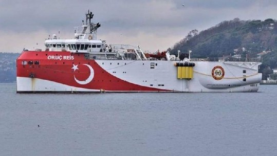 Tensioni me Greqinë, Turqia tërheq anijet luftarake nga Egjeu (VIDEO)