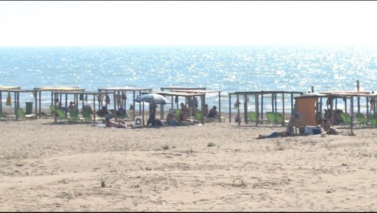 REPORTAZH/ Një ditë në Darëzezë! Pushuesit: Plazhi po merr vëmendje ka pastërti dhe rërë kurative