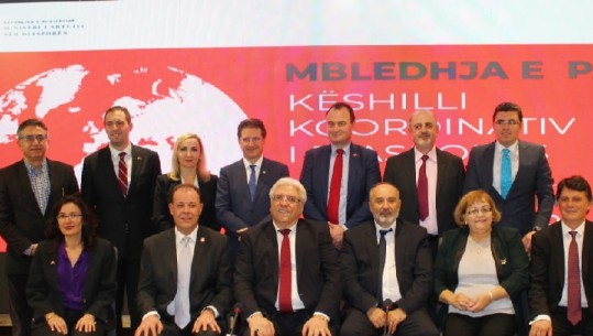 Diaspora Shqiptare letër Merkel: Liberalizoni vizat për Kosovën