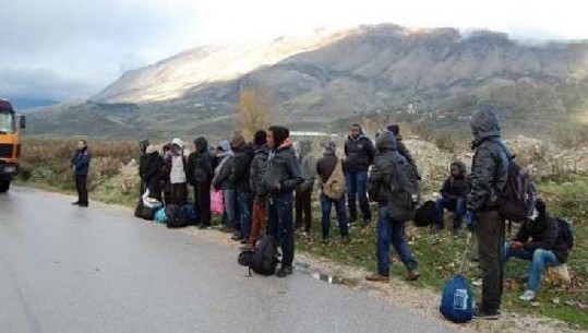 Në verë po rritet fluksi i emigrantëve ilegalë! Banorët: Kërkojnë të ikin në Tiranë, kanë lekë me vete