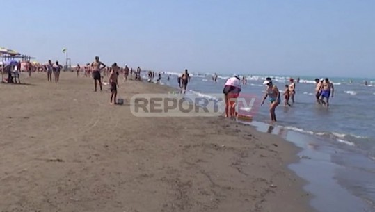 Pushuesit sfidojnë COVID-19, plazh pa distancë në Divjakë