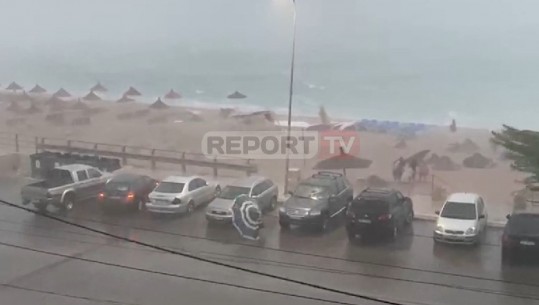 Shqipëria 'pushtohet' nga shiu! U prish pushimet plazhistëve, fik zjarrin në Seman! Rritet niveli i Fierzës (VIDEO)