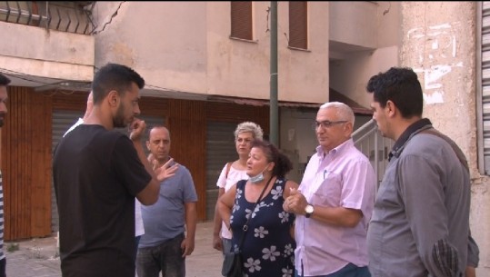 Protestë në një pallat në Durrës, banorja: Kur i thashë italianit që kjo është shtëpia ime, u çudit