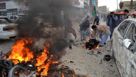 Shpërthen një bombë në Pakistan, humbin jetën 6 persona dhe plagosen 10 të tjerë