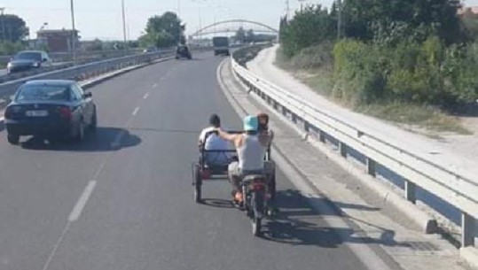 FOTOLAJM/ Çudira shqiptare, triçikli 'sfidon' makinat në autostradë  