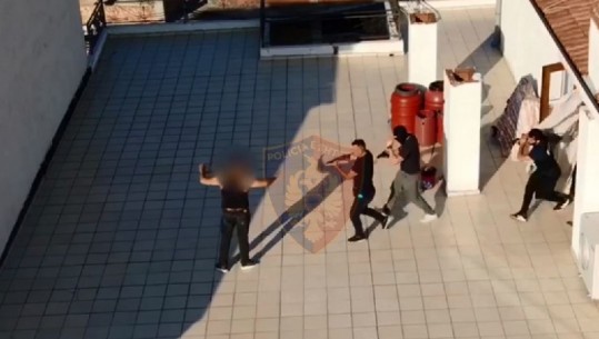 Sulmi ndaj hotel 'Volorekës'/ Policia thirrje me dron autorit për t'u dorëzuar! Momenti kur e shtrijnë në tokë gjatë arrestimit