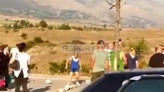3 ditë në Kakavijë/ Qytetarët bllokojnë me gurë hyrjen për në Shqipëri (VIDEO)
