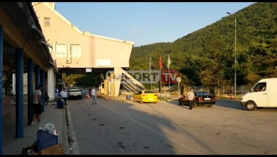 Pas 10 orësh pritje në kufi, normalizohet situata në Kapshticë! Një pjesë e qytetarëve kthehen mbrapsht