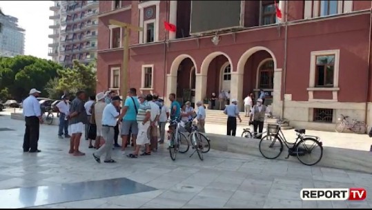 Demet e tërmetit, protestë para Bashkisë Durrës! Banorët: Nuk po trajtohemi njëlloj, i kemi dorëzuar dokumentet
