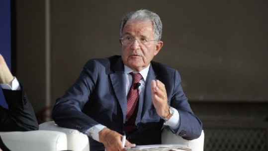 Ish kryeministri italian, Romano Prodi nderohet me titullin ‘Honoris Causa’, flet për integrimin, luftën dhe marrëdhënien me Nanon dhe Berishën