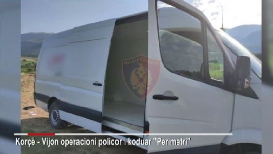 Nuk iu bind policisë, arrestohet 35-vjeçari me 15 emigrantë të paligjshëm në furgon (VIDEO)