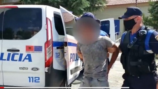 U premtuan se do i çonin në Tiranë, por u morën 500 euro dhe i goditën me thikë, kapen hajdutët që grabitën emigrantët (VIDEO)