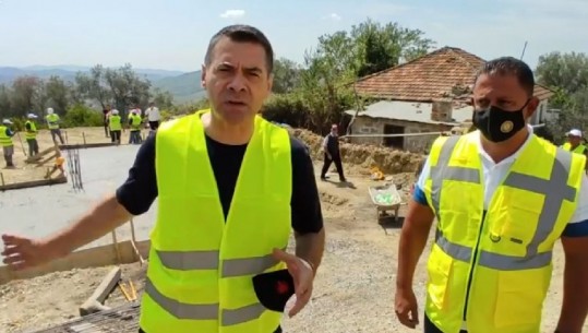 Inspektohet kantieri i shtëpive të reja në Golem, Ahmetaj: Nuk është gusht, por është ditë pune (VIDEO)