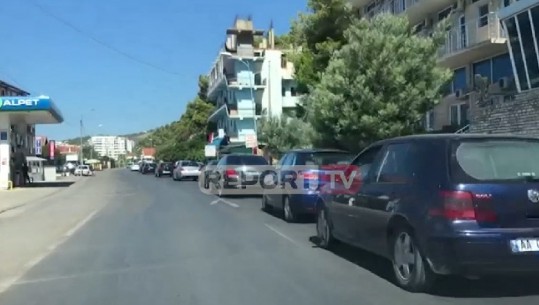 Kosovarët drejt Shëngjinit, radhë të gjata makinash përgjatë autostradës (VIDEO)