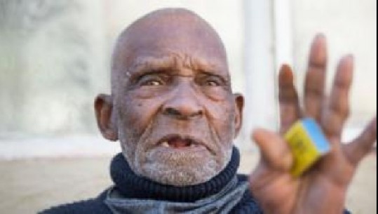 Jetoi 116 vjeç, vdes burri më i vjetër në botë
