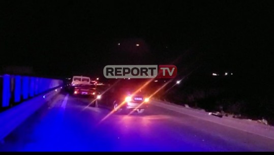 Aksident në autostradën Vlorë-Levan/ Makina përplaset me trafikndarësen, plagosen tre persona