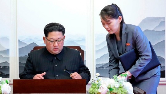 Kim Jong-un në gjendje kome? Seuli zyrtar: Motra e diktatorit në krye të vendit