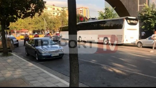 Përballja me Tiranën, ekipi serb shoqërohet me masa të forta sigurie nga hoteli në stadium