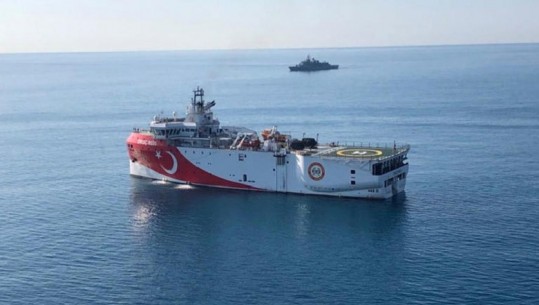 Mesdheu Lindor/ Përfundon misioni eksplorues i anijes Oruç Reis, Turqia nis manovrat ushtarake