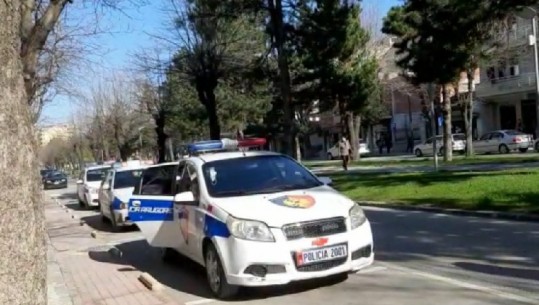 Makina përplas këmbësorin në Korçë, 50 vjeçari dërgohet me urgjencë në spital
