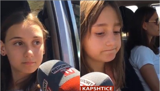 Të bllokuar nga policia larg kufirit, fëmijët në Kapshticë: Na lejoni të afrohemi, nuk kemi as bukë as ujë (VIDEO)