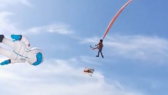 Momente paniku, balona ngre disa metra në ajër një vajzë 3-vjeçare (VIDEO)