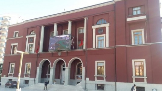 Këshilli Bashkiak i Durrësit mbledhje jashtë radhe, miraton vendimet për rindërtimin pas tërmetit