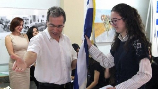 17-vjeçarja shqiptare shpallet më e mira në Athinë, 'thyen' koeficentin e inteligjencës