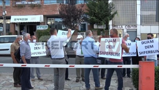 Rrëshqitja e tokës/ Dy vite pas shembjes së shtëpive në Mirditë, banorët në protestë: Nuk kemi marrë ende dëmshpërblimet (VIDEO)