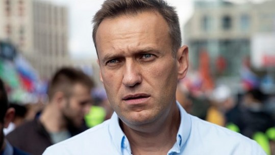 Helmimi i Navalny/ Policia ruse kërkon të marrë në pyetje kritikun e Kremlinit