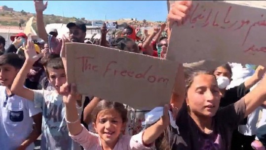 Emigrantët në Greqi protestë për të mos qëndruar në ishull, hidhet gaz lotsjellës! Kundër një kampi të ri në Moria