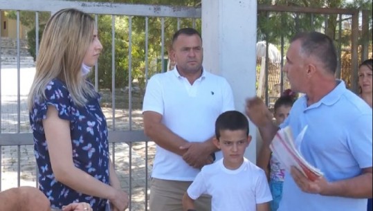 Nxënësit e Pezë Helmës mësim me 4 turne në Vaqarr, PD: Rama dhe Veliaj gënjyen, shkolla nuk u rindërtua
