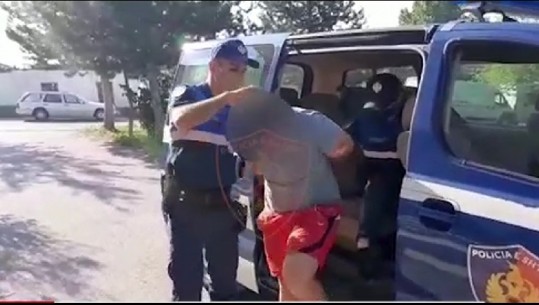 Arrestohet 19-vjeçari me bashkëpunëtorin, u kapën duke transportuar 25 emigrantë të paligjshëm në Korçë (VIDEO)