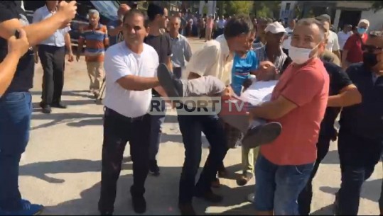 Tension mes naftëtarëve dhe policisë, 2 protestuesve u bie të fikët, dërgohen në spital (VIDEO)