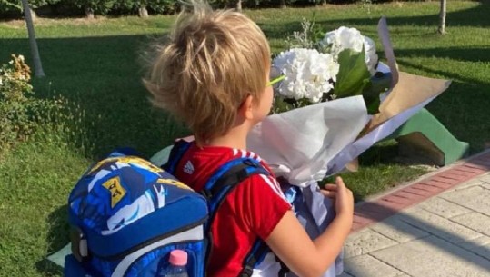 Rama publikon foton e Zahos në ditën e parë të shkollës: Emocion i rrallë