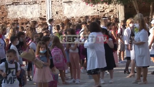 Shkollat në Durrës mes pandemisë e tërmetit/ 32 godina të mbyllura! 1777 nxënës ulen për herë të parë në banka (VIDEO)