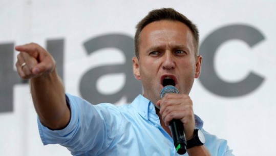 Çështja Navalny-Detaje të reja/ Kundërshtari i Kremlinit është helmuar në dhomën e hotelit, jo në aeroport