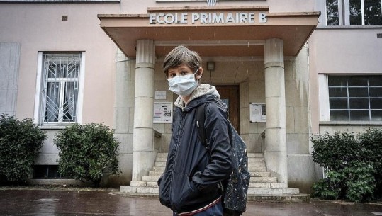 Covid/ Në Francë mbyllen 81 shkolla dhe 2100 klasa! Në shumë spitale përgjysmohen kapacitetet  (VIDEO)
