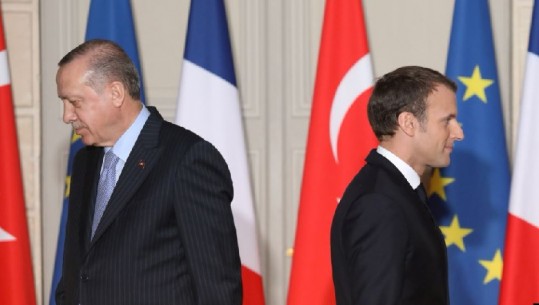 Duel në distancë/ Erdogan për Macron: Franca po drejtohet nga 'një i paaftë'