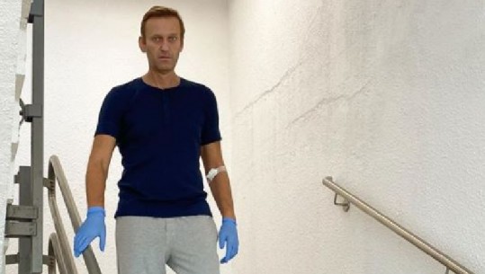 Gjermani/ Pas helmimit me Novichok, Navalny ecën vetë…, por shërimi është akoma larg