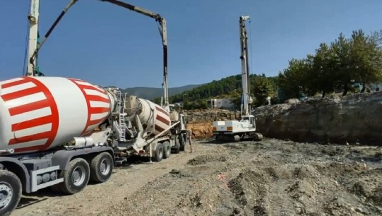 Rindërtimi i banesave në Laç, Ahmetaj: Në mars mbaron pjesa e parë e banesave (VIDEO)