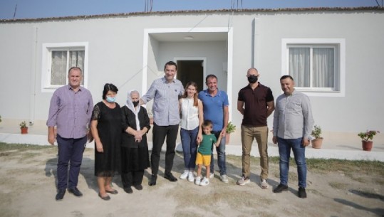 Ndërtohet shtëpia e fundit nga tërmeti i shtatorit, Veliaj i jep çelësat familjes Stafa në Picallë
