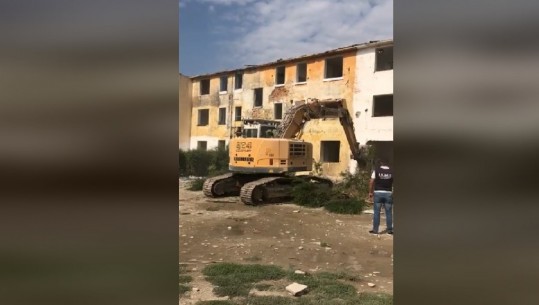 Të dëmtuara nga tërmeti i 26 nëntorit/ IKMT shemb 12 pallate në Valias të Kamzës (VIDEO)