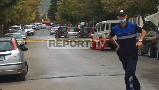 Personi në Elbasan vijon të qëllojë në drejtim të policisë, plagosen 2 kalimtarë të rastit
