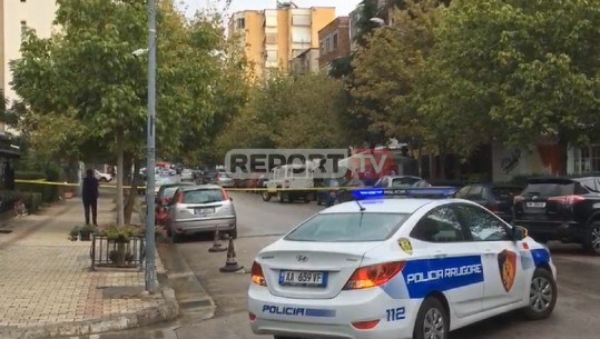 Identifikohet autori/ Ky është personi që po qëllon me armë në drejtim të Policisë së Elbasanit