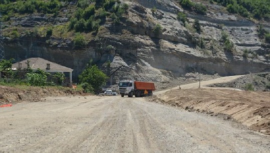S'ka fund për zvarritjen e rrugës Qukës- Qafë Plloçë, Balluku: Projekti ishte pa studim, të tre lotet kërkojnë 106 mln USD shtesë (VIDEO)