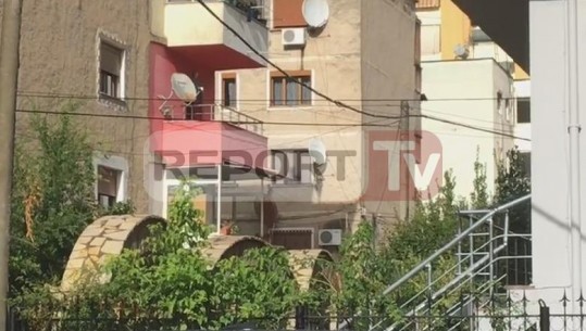 RENEA afrohet pranë banesës së 71-vjeçarit në Elbasan! Vijojnë negociatat për tu dorëzuar