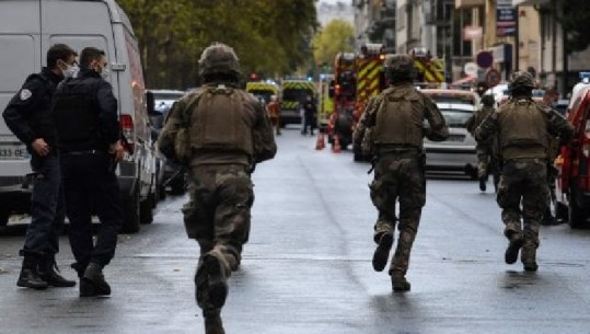 Paris/ Dy të plagosur me thikë pranë selisë së satirikes ‘Charlie Hebdo’, arrestohet 18 vjeçari pakistanez  (FOTO)