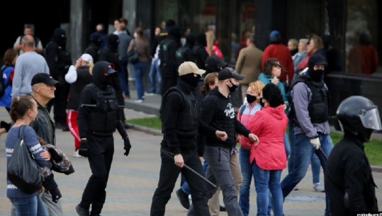Dita e 50-të e protestave/ Qindra opozitarë të arrestuar në Bjellorusi